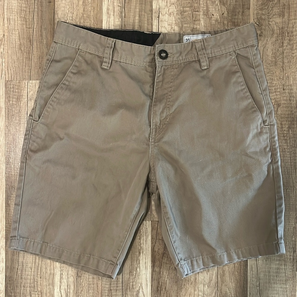 Volcom true to this khaki shorts 31